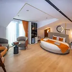Elysian Airport & Restaurant Hotel