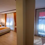 Elysian Airport & Restaurant Hotel