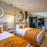 Hotel Elysian Airport & Restaurant