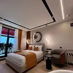 Elysian Airport & Restaurant 4*