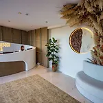 Elysian Airport & Restaurant Hotel