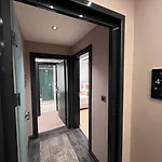 Elysian Airport & Restaurant Hotel