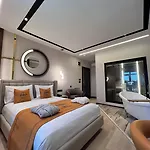 Elysian Airport & Restaurant Hotel