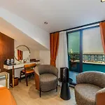 Elysian Airport & Restaurant Hotel