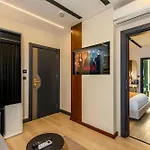 Elysian Airport & Restaurant Hotel