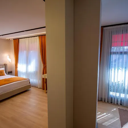 Elysian Airport & Restaurant Hotel