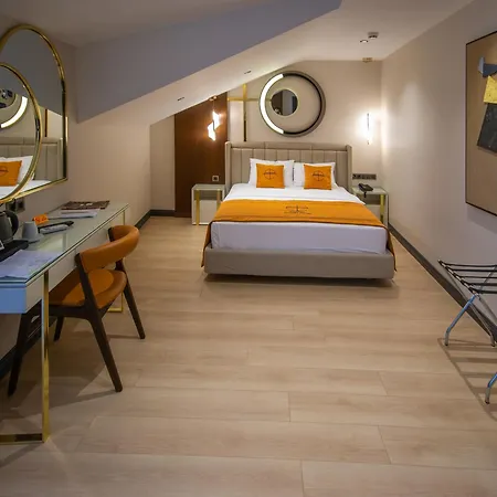 Elysian Airport 4*