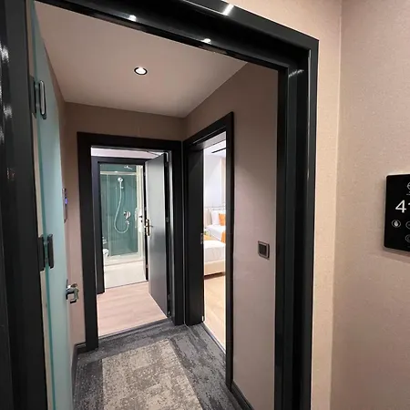 Hotel Elysian Airport & Restaurant