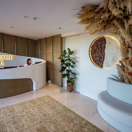Elysian Airport & Restaurant Hotel