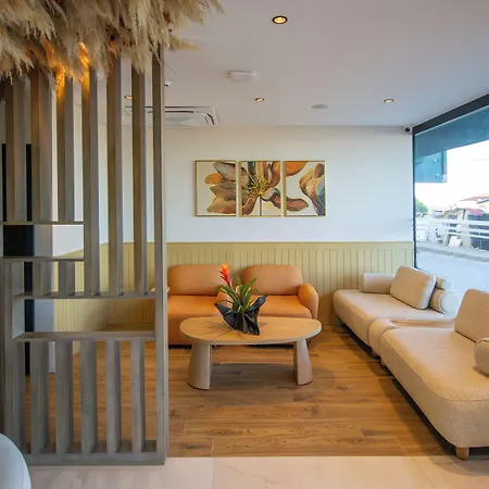 Elysian Airport & Restaurant מלון 4*