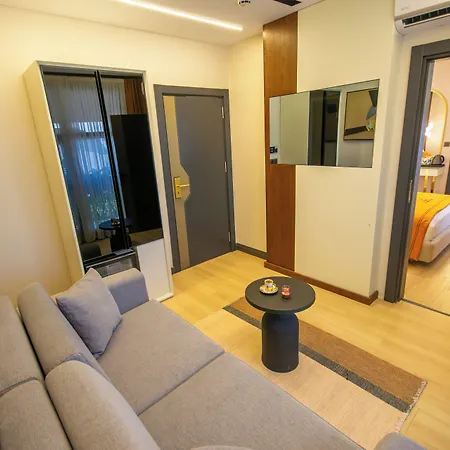 Elysian Airport & Restaurant 4*