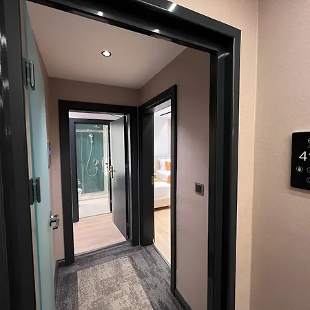 Elysian Airport & Restaurant Hotel