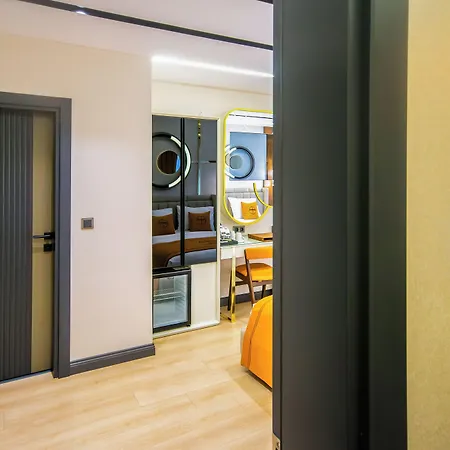 מלון Elysian Airport & Restaurant 4*