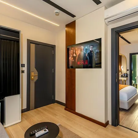 Elysian Airport & Restaurant Hotel