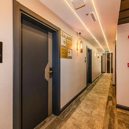 Elysian Airport & Restaurant 4*