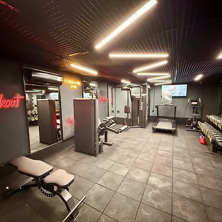 Hotel Elysian Airport & Restaurant